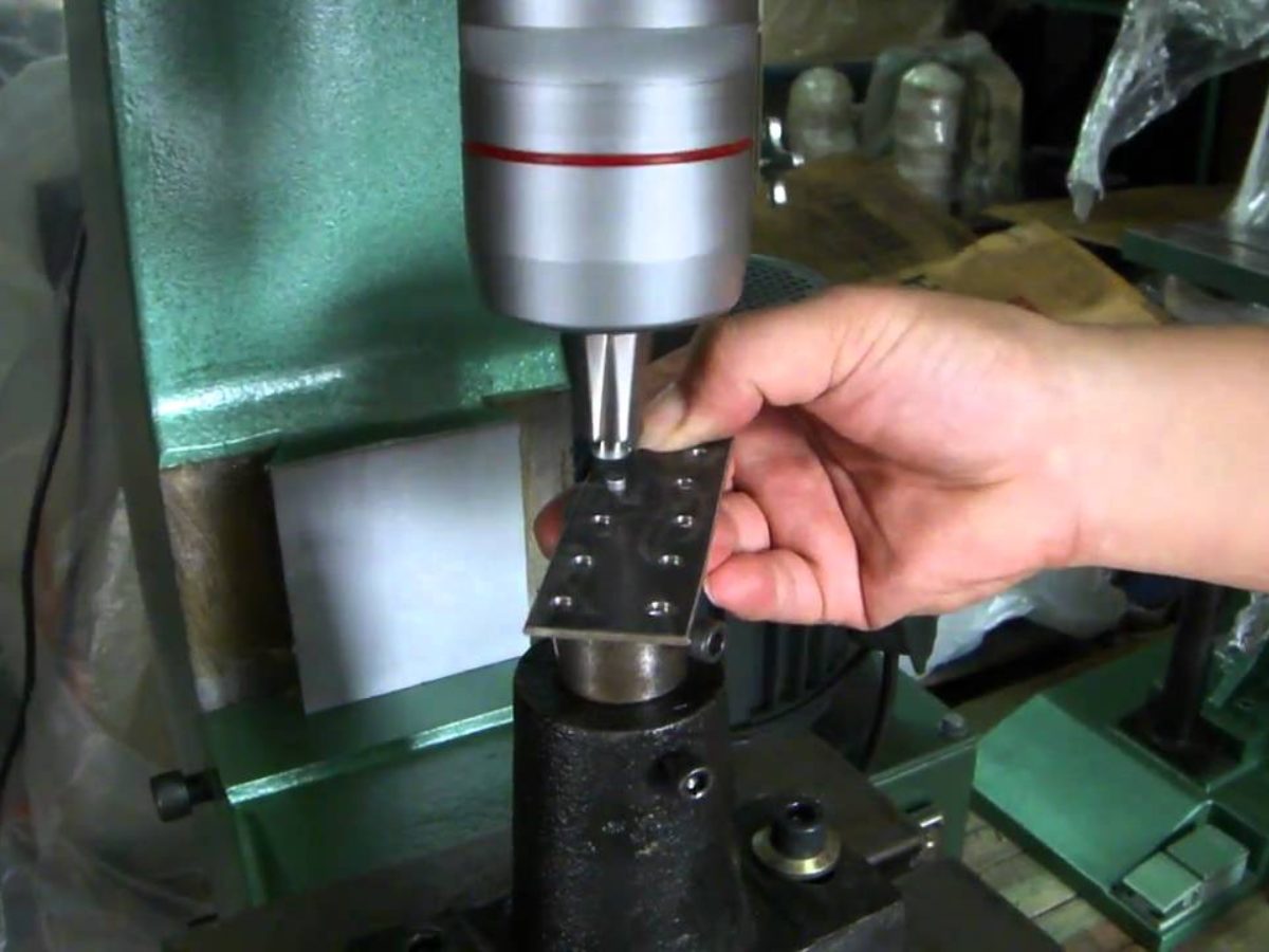 Rivet Machine Riveth